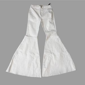 Free People Just Float On White Bellbottoms  NWT Size 30